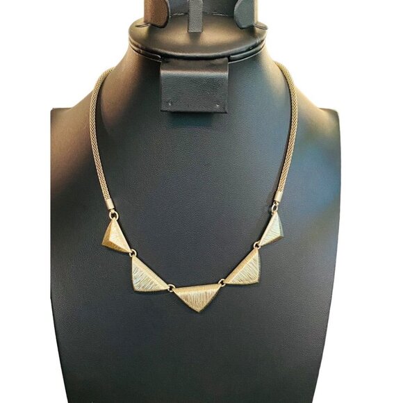 Goldtone Triangle Necklace 17"-20" Lays Flat Lobster Clasp - Picture 6 of 16